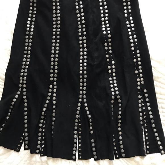 ❌SOLD❌ Lamarque suede skirt - Picture 2 of 3